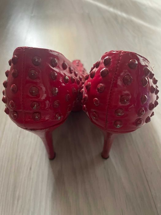 Секси обувки в червено