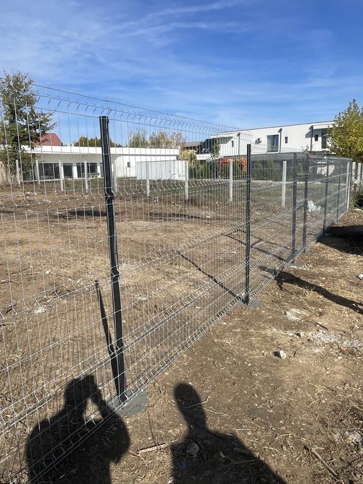 Imprejmuiri terenuri cu plasa