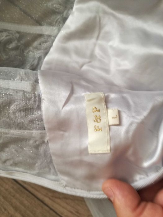 Продавам чисто нова-светло-сива рокля за Абитуриентски бал