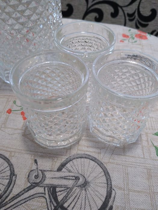 2 бр. сервизи за ракия