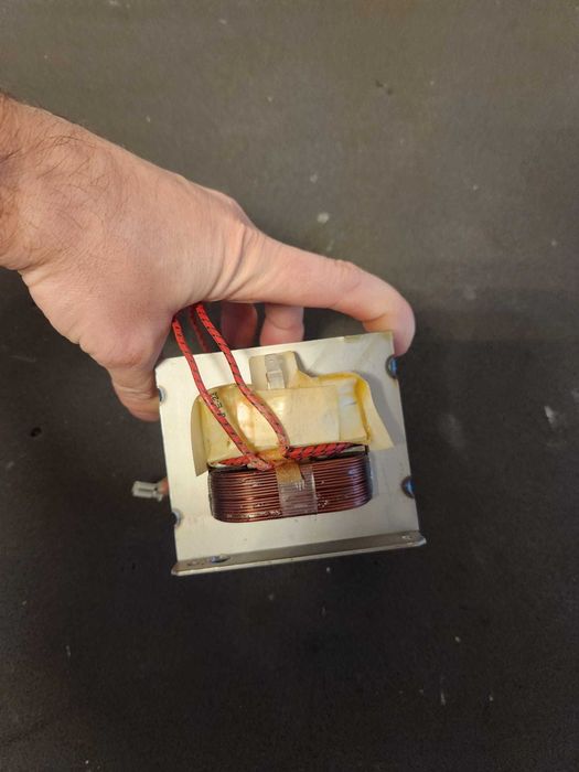 Transformator cuptor microunde