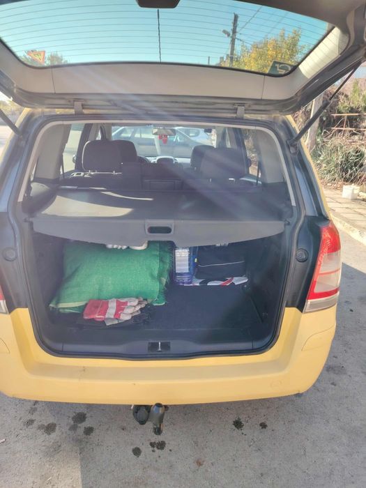 Продавам Опел Зафира Б