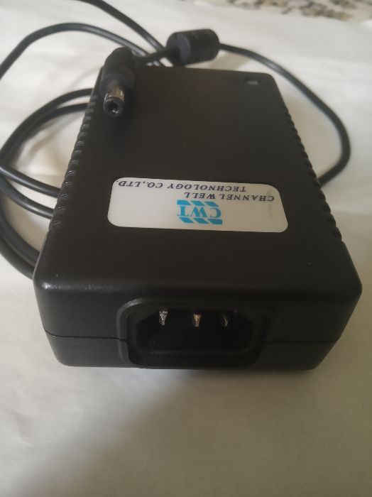 Incarcator alimentator CWT  12V - 5A conector 5,5x 2,5 mm