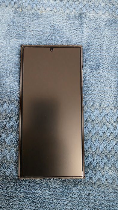 Samsung Galaxy S24 Ultra • 512GB • Negru • Ca nou + Husă cadou
Samsung