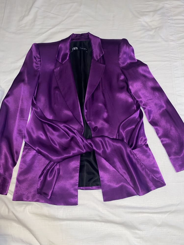 Costum compleu Zara