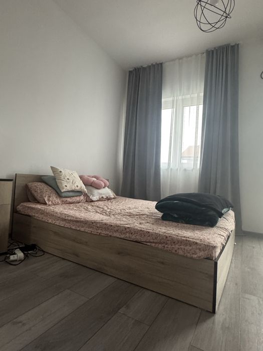 Dormitor complet – Pat + Saltea + Dulap + Comodă