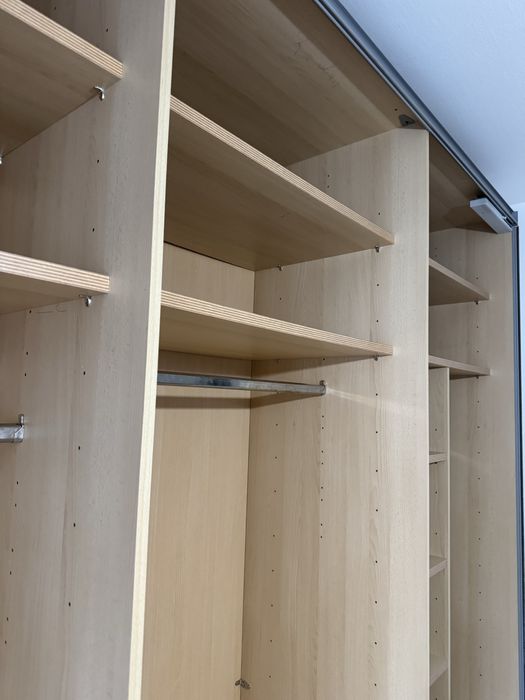 Dressing/ Dulap 330/220/68 cm 2 usi culisante sticla alba