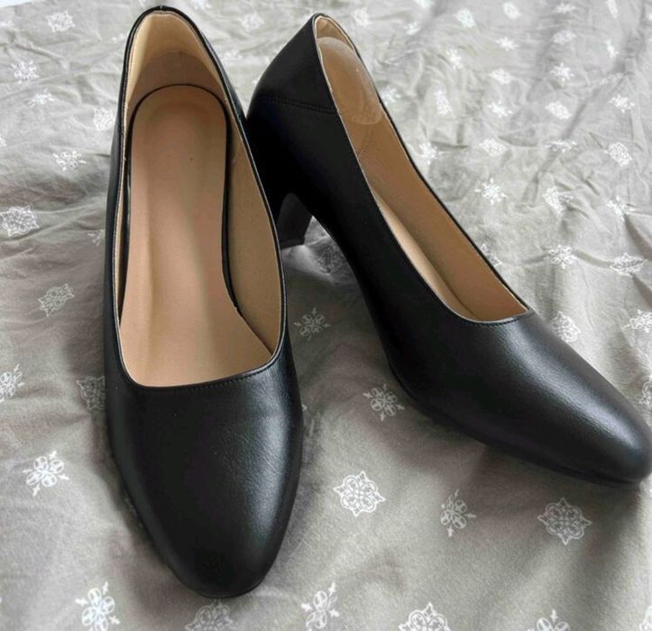 Нови кожени обувки номер 33