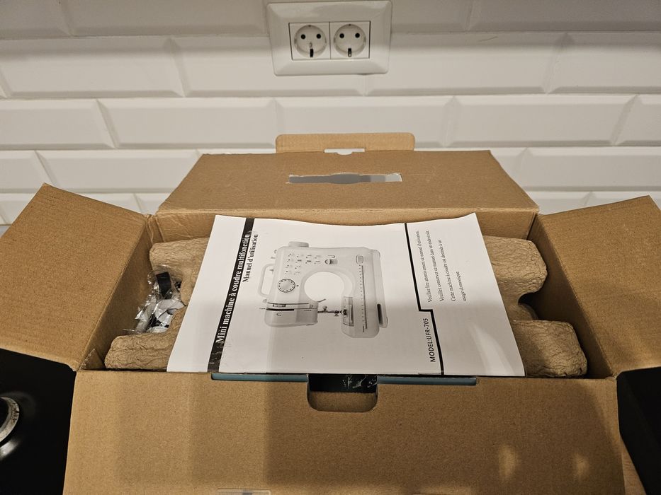 Mini masina de cusut