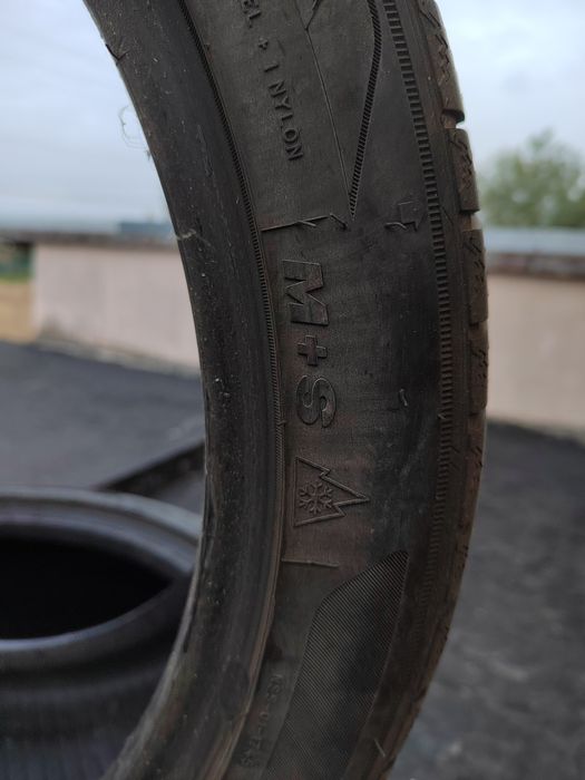 Зимни гуми 225/40 R18   92V XL M+L 4броя