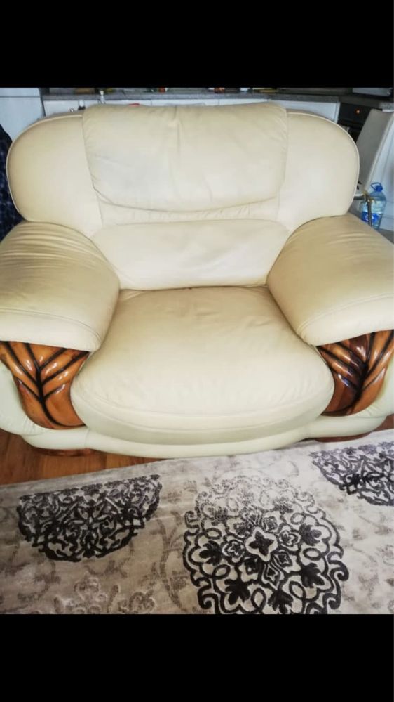 Кожаный диван + два кресла