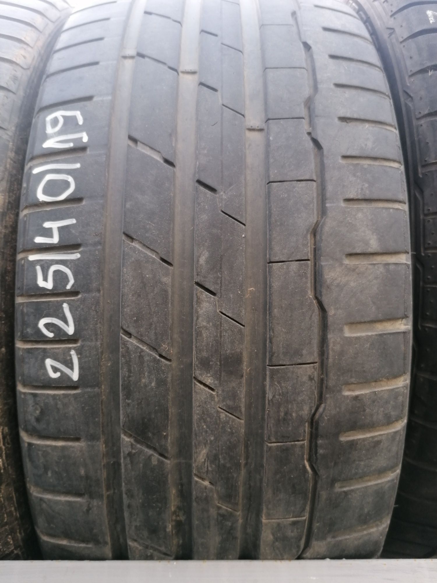 2 бр. 225.40.19 Hankook