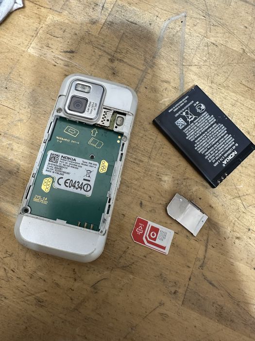 Nokia n97 lipseste capacul de la baterie