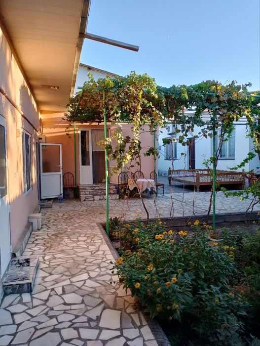 Эски шахарда обл гаи ёнида ховли сотилади ёки квартига алмашинилади