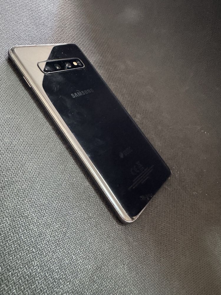 Samsung Galaxy S10 8/128gb - отличен