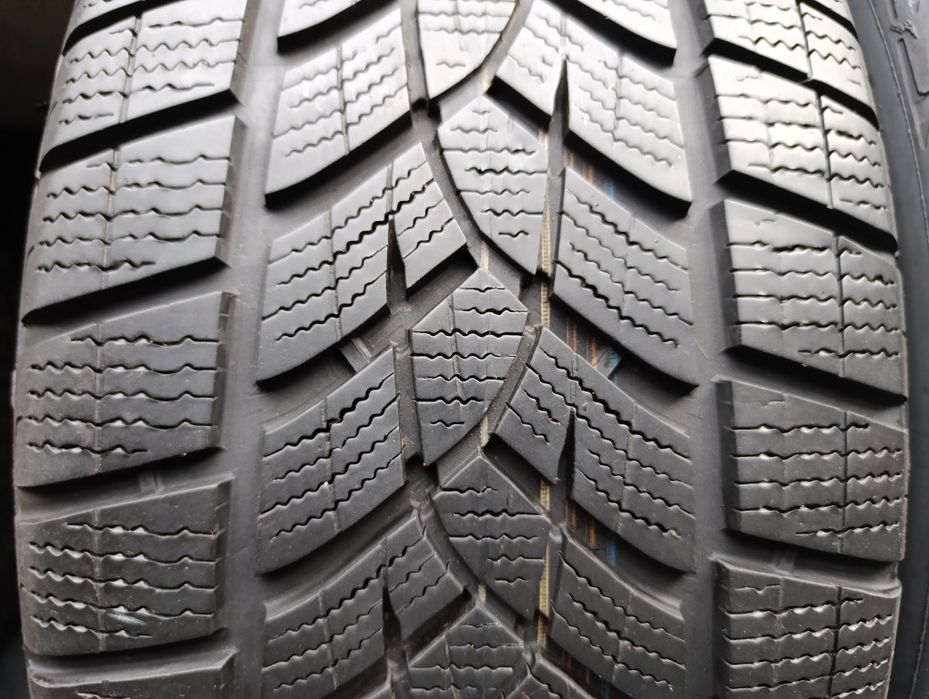 Anvelope de iarnă 225 55 18 Goodyear