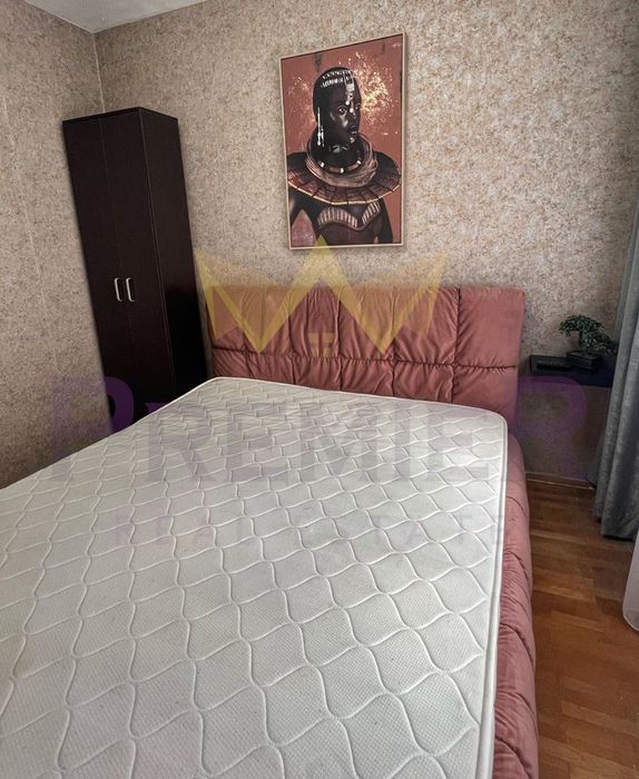 Тристаен апартамент, Гръцка махала