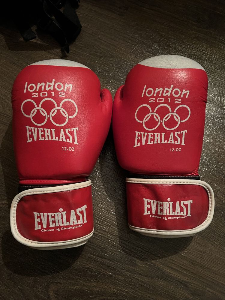 Перчатки боксерские EVERLAST , на 3-10 лет,на 5-14 практически новые