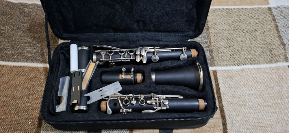 Vând urgent clarinet