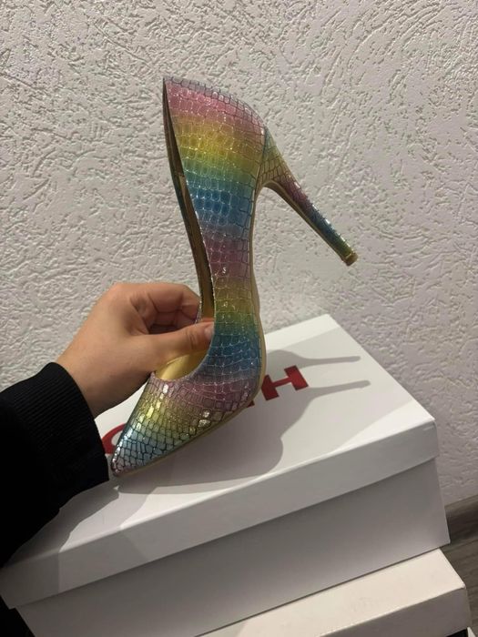 Обувки на висок ток