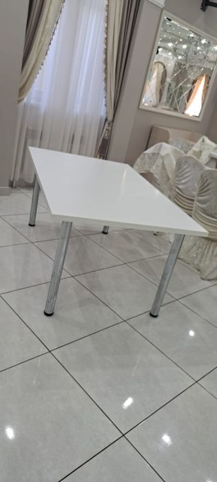 Продается качественный стол