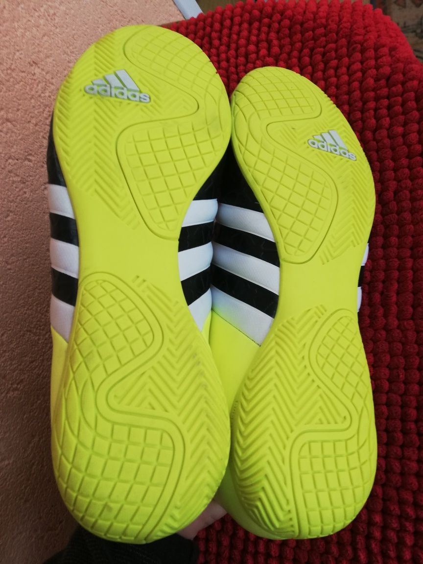 Adidas fotbal sală noi nr 44