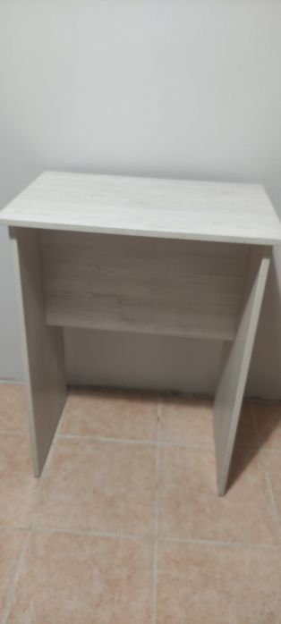 Маленький универсальный столик