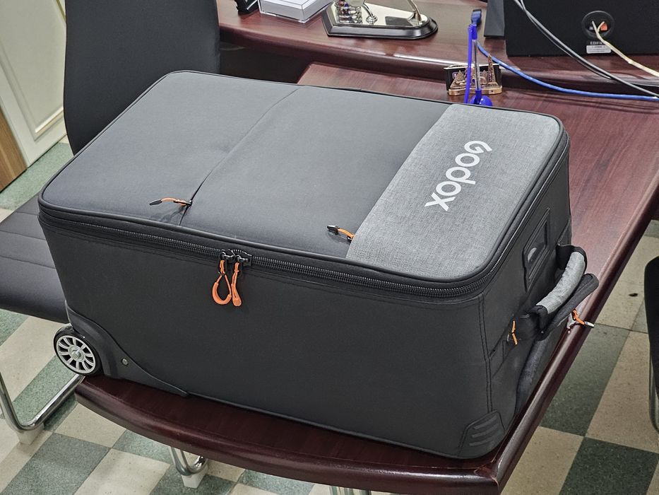 Чемодан на колёсиках Godox CB51