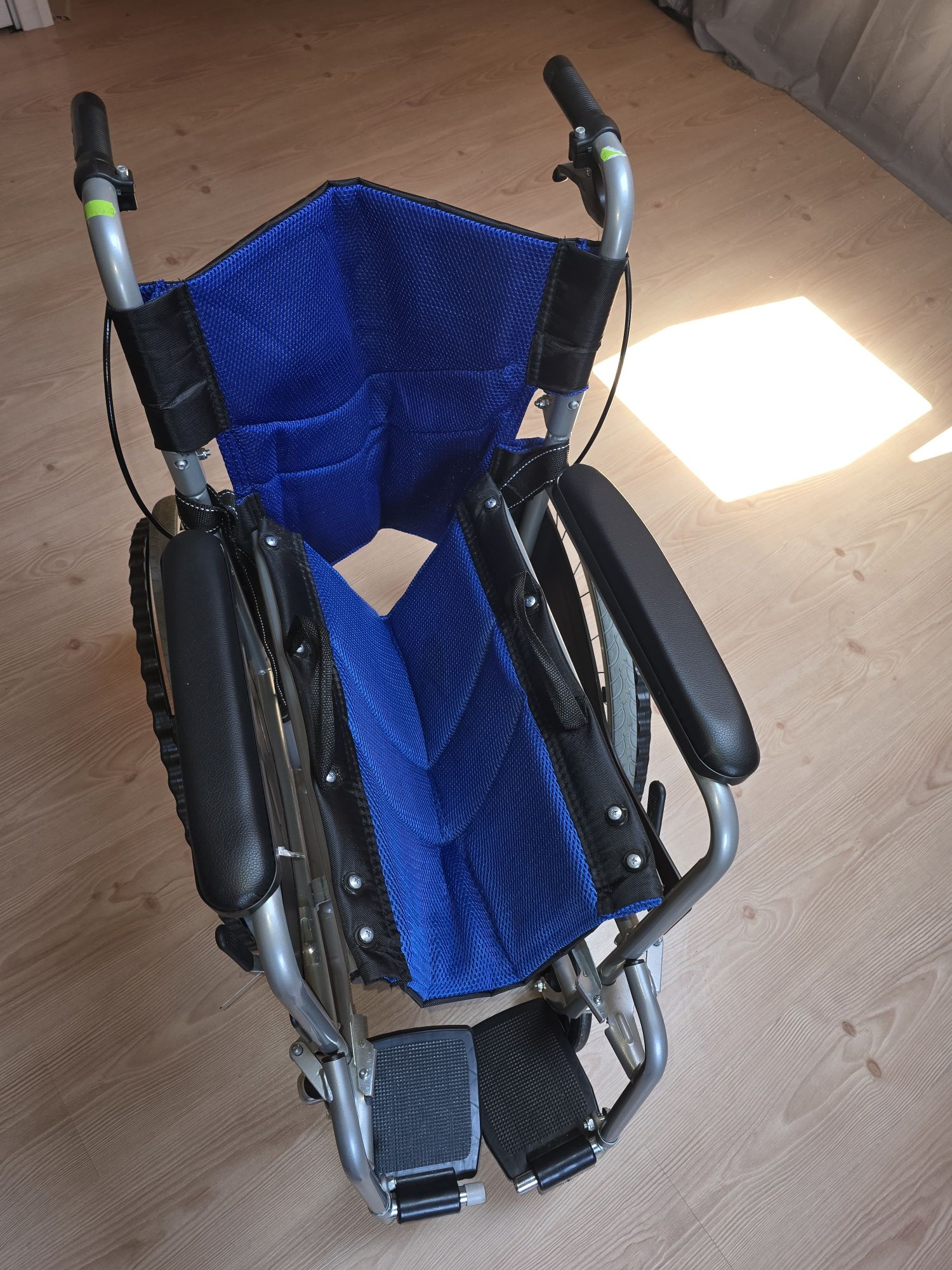 Cărucior persoane cu dizabilități