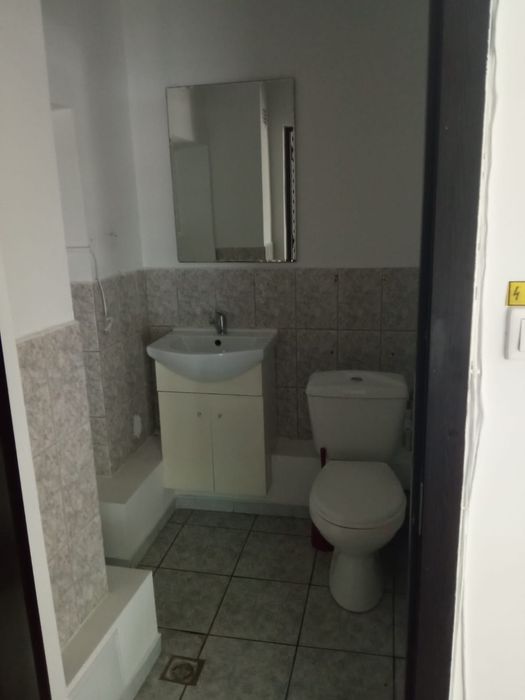 Vând spațiu comercial