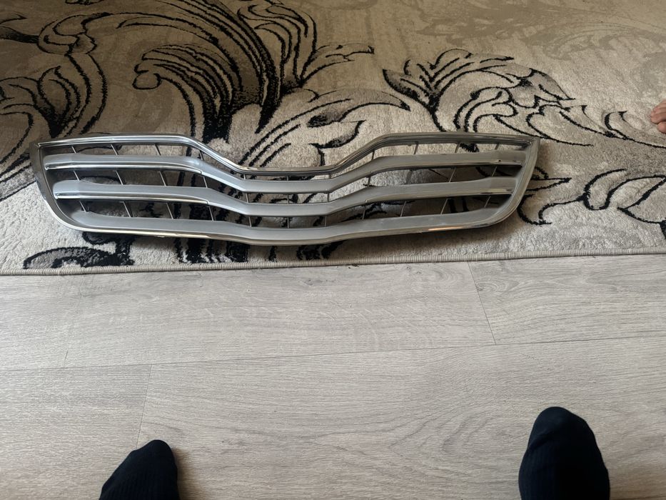 Тайота камри 45 передний решетка