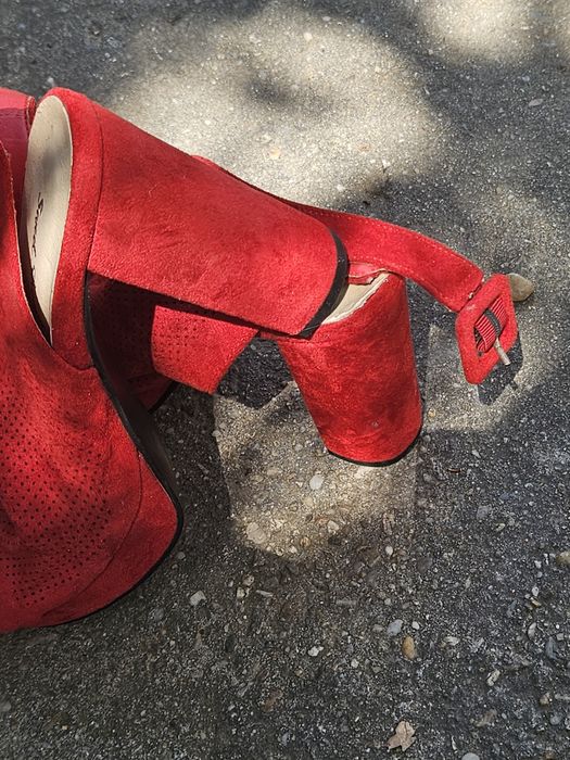 Sandale cu toc cui si ci toc gros