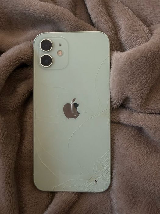 Iphone 12, 256 Gb, пукнат гръб