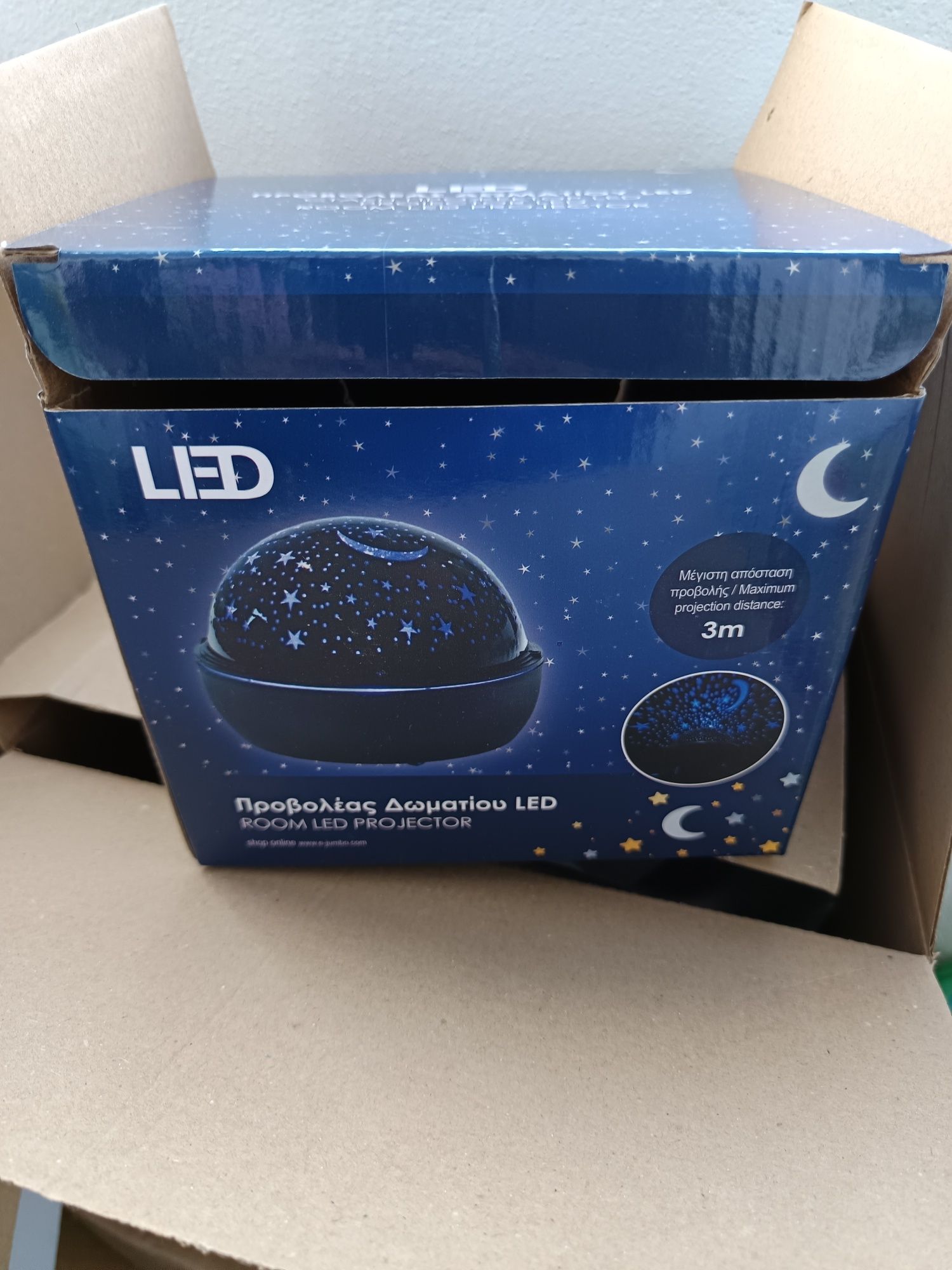 Lampa LED nouă în cutie