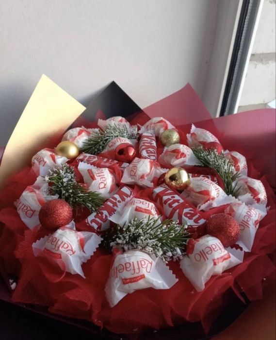 Сладкий букет подарок из конфет на новый год