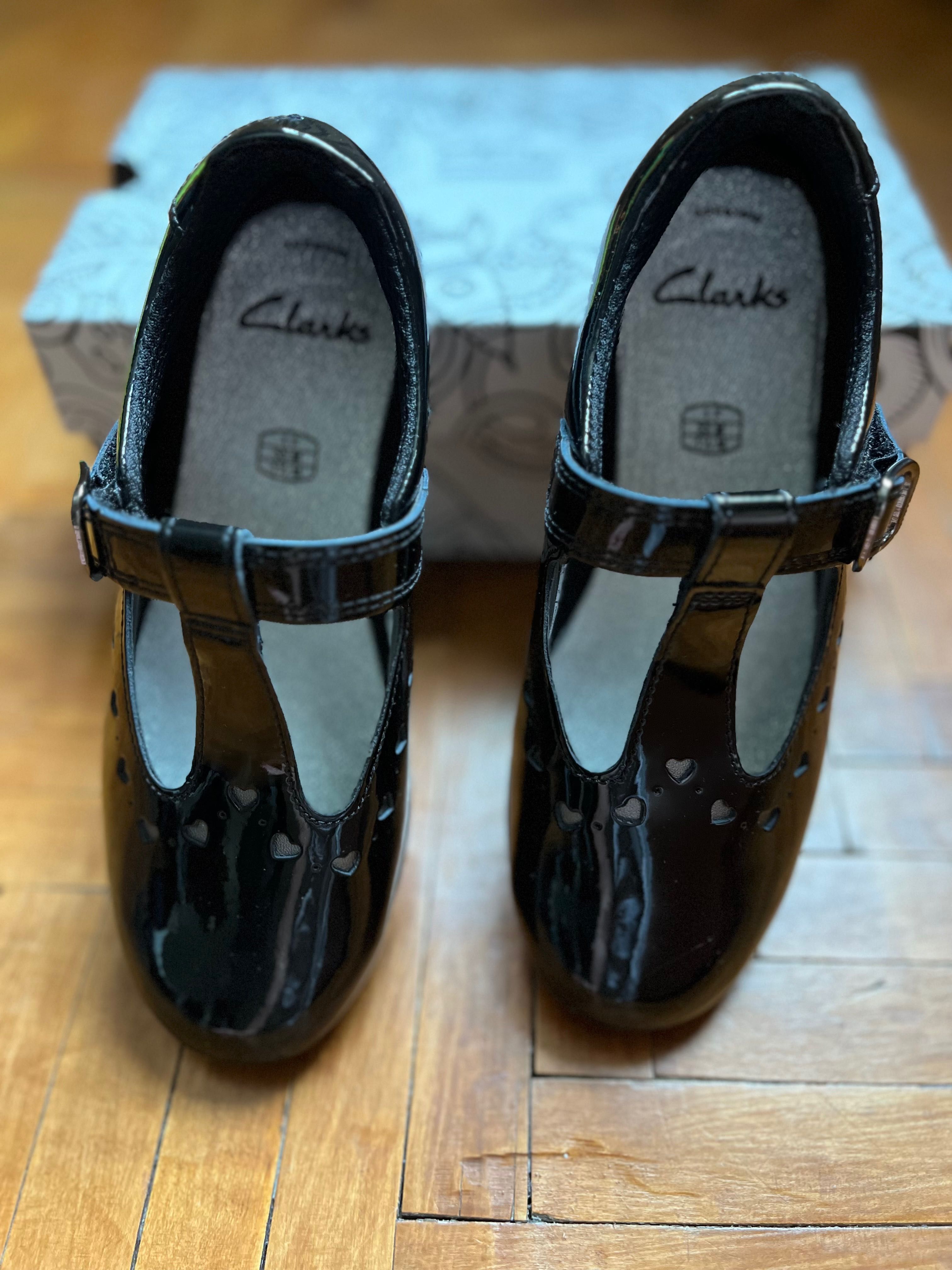 Новые кожаные туфли в школу Clarks 32-33 р