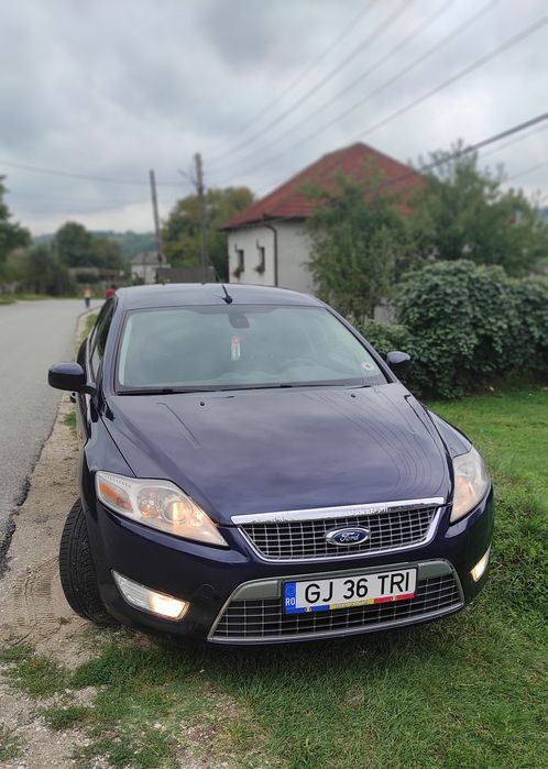 Vând Ford Mondeo