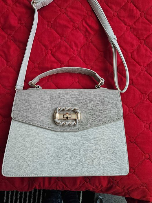 Дамска Бежова чанта