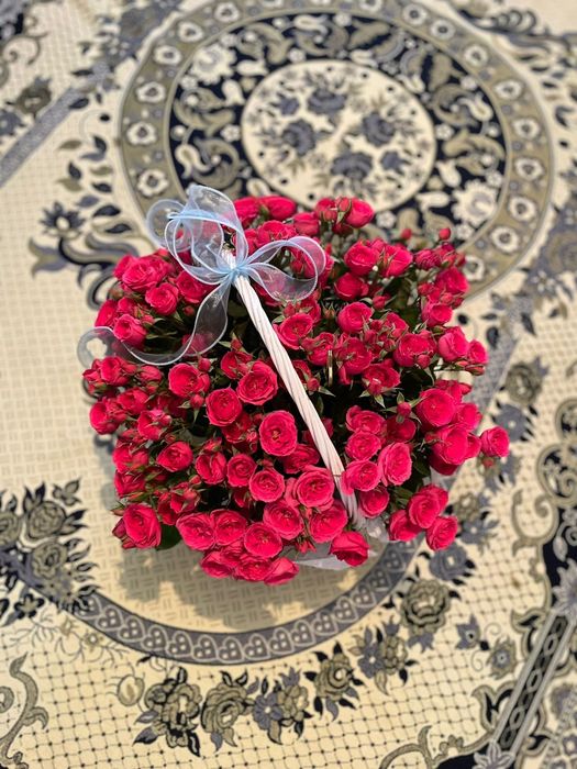 Цветы в корзине свежие