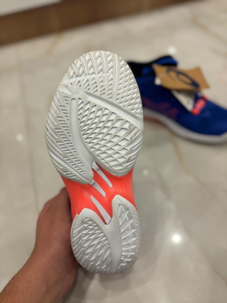 Маратонки Asics-чисто нови с етикет