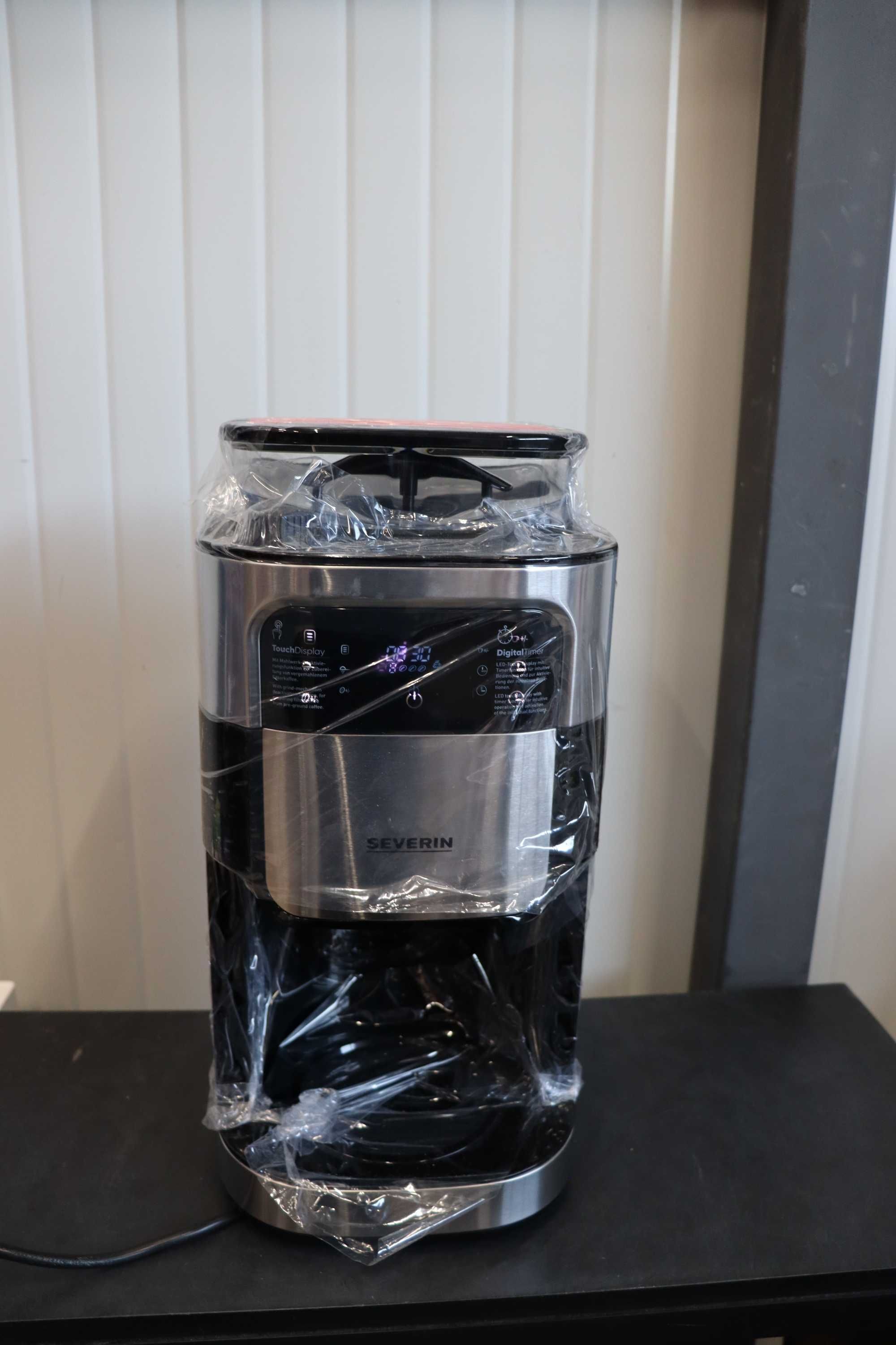 Шварц Кафемашина Severin, KA 4814, 1000W, 1.25L, 8 чаши С ДЕФЕКТ