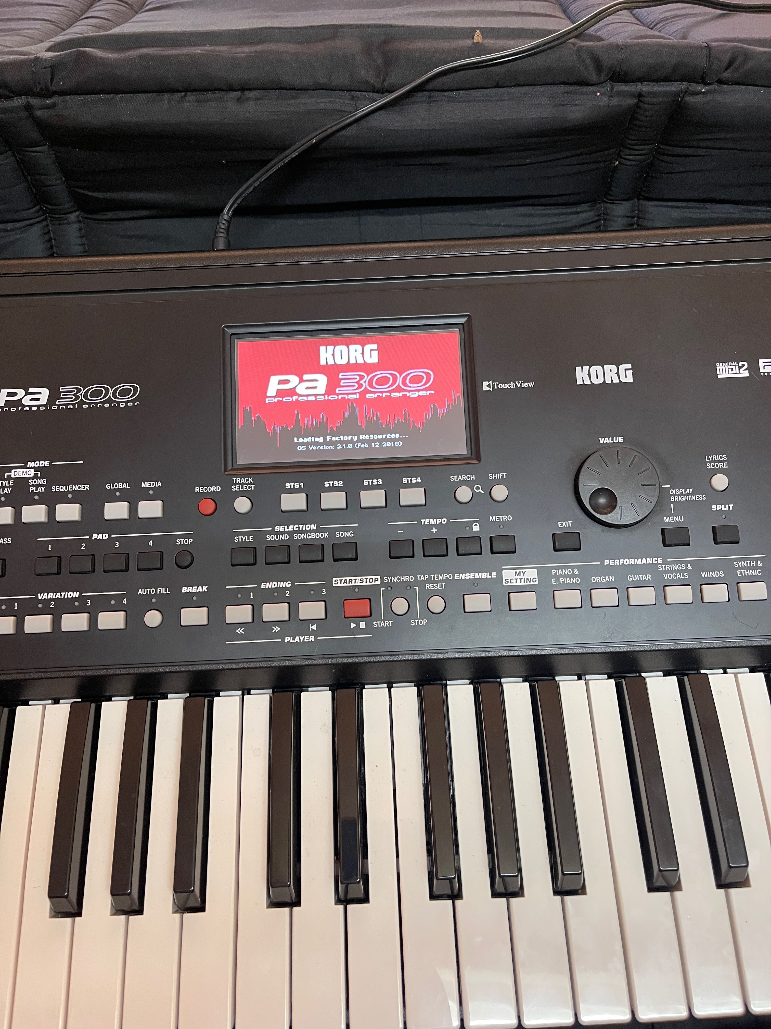 Korg Pa300 като нов ЛИЧНО ПРЕДАВАНЕ!!!