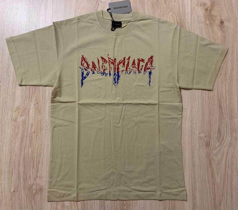 Нови мъжки тениски Balenciaga нови с етикети в черен и в бял цвят.