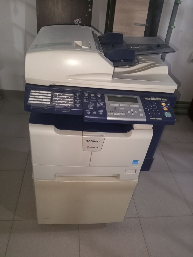 Продам большой копир. С авто подачи, формат А3, А4.