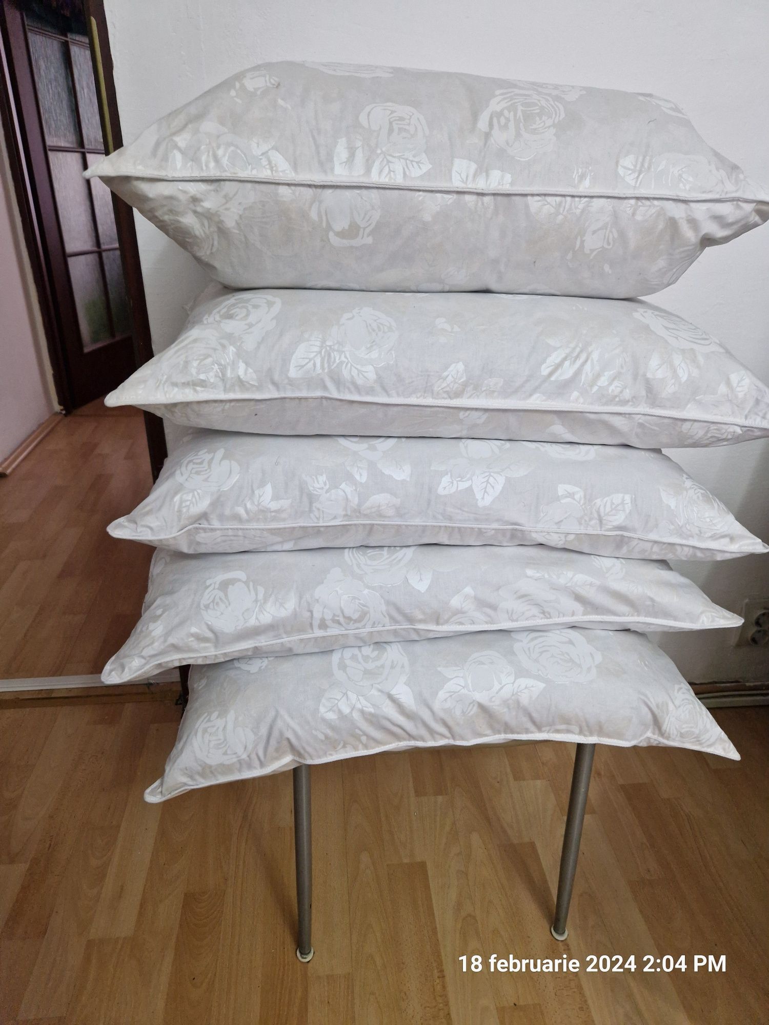 Perne NOI pene de gaina, pene de gasca,fete de perna