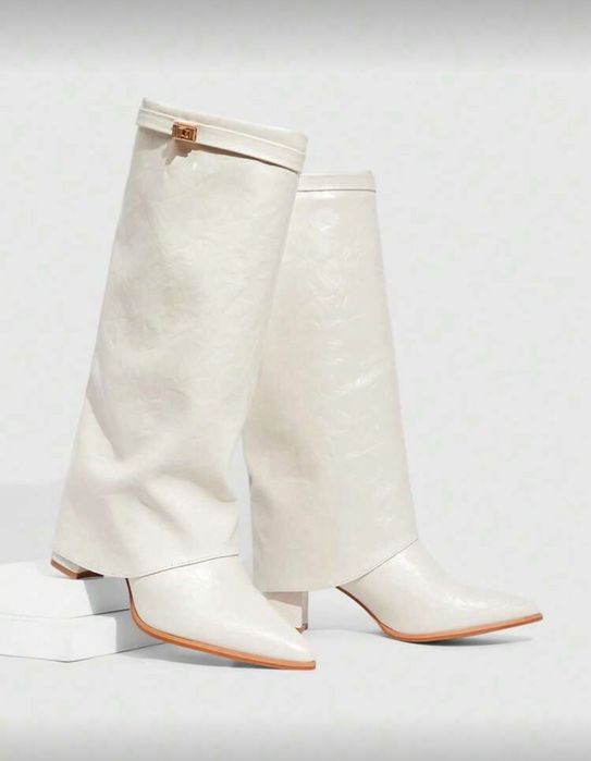 Тренди ботуши на дебел ток.