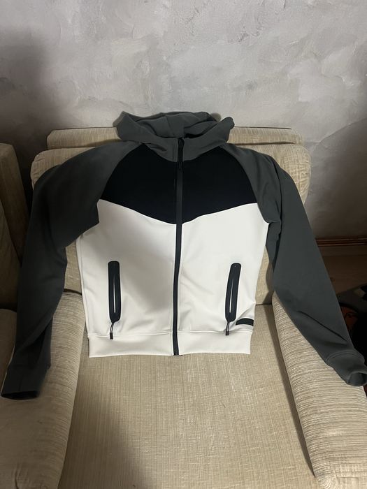 Bluza cu fermoar
