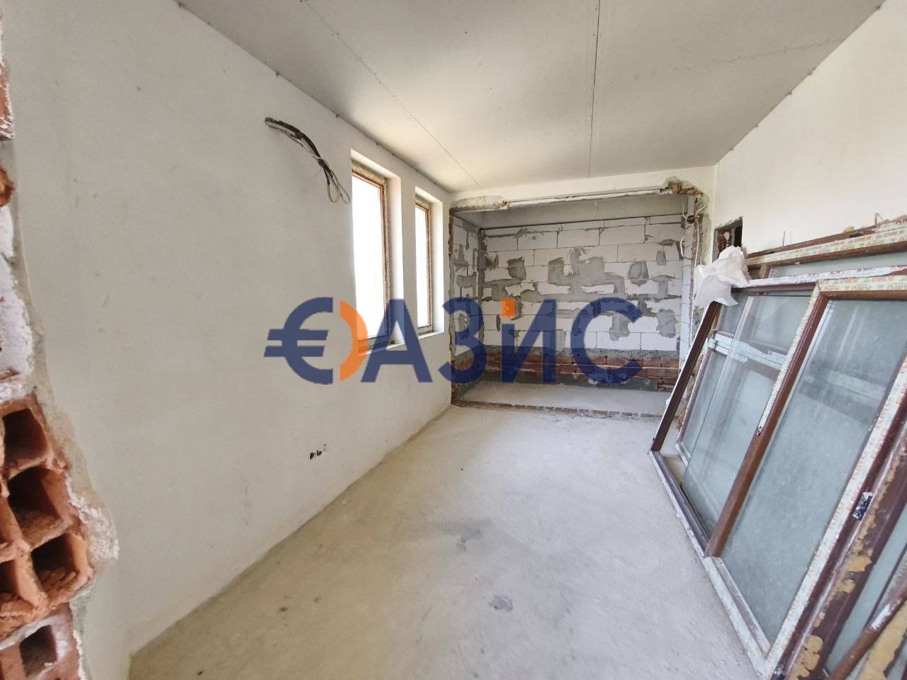 Къща с 2 спални в комплекс Флорал Медоус, 146 кв.м. + 300 кв.м. двор,