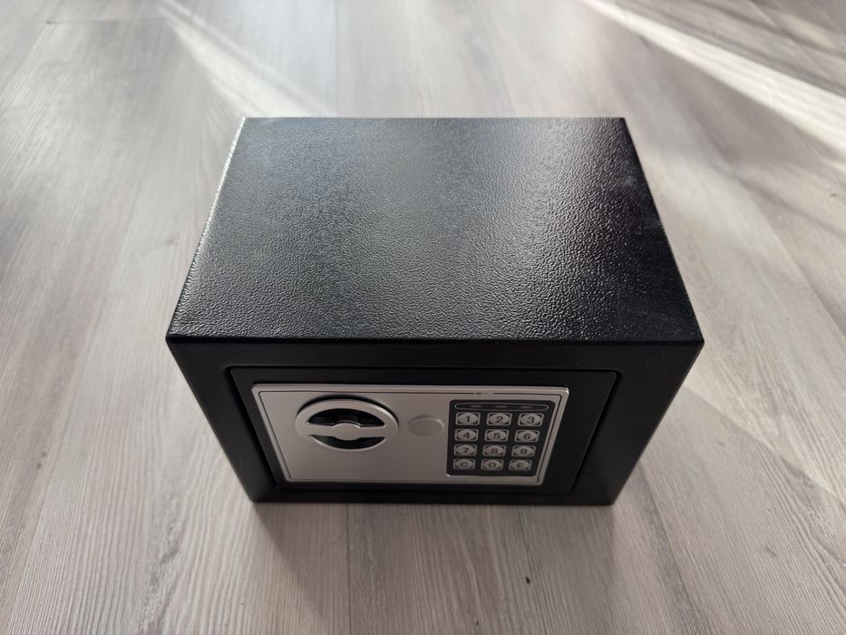 Seif cu pin si cheie
