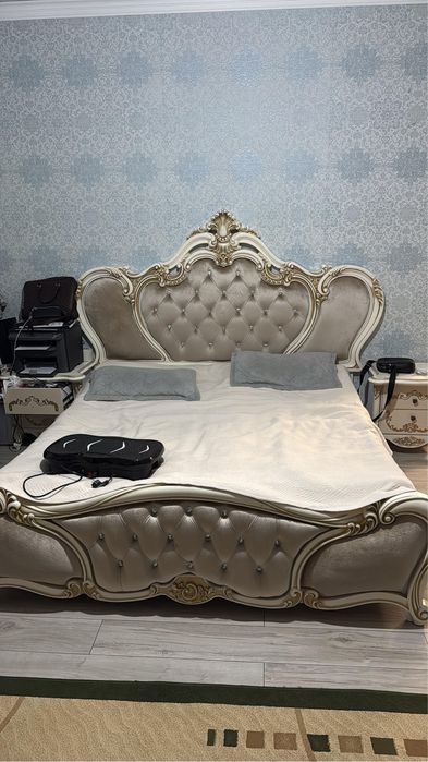 Кровать и шифоньер